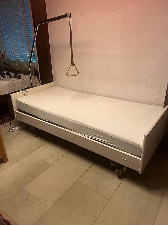 Letti: Pflegebett – Usato da Mettmenstetten venduto da lazy10 1