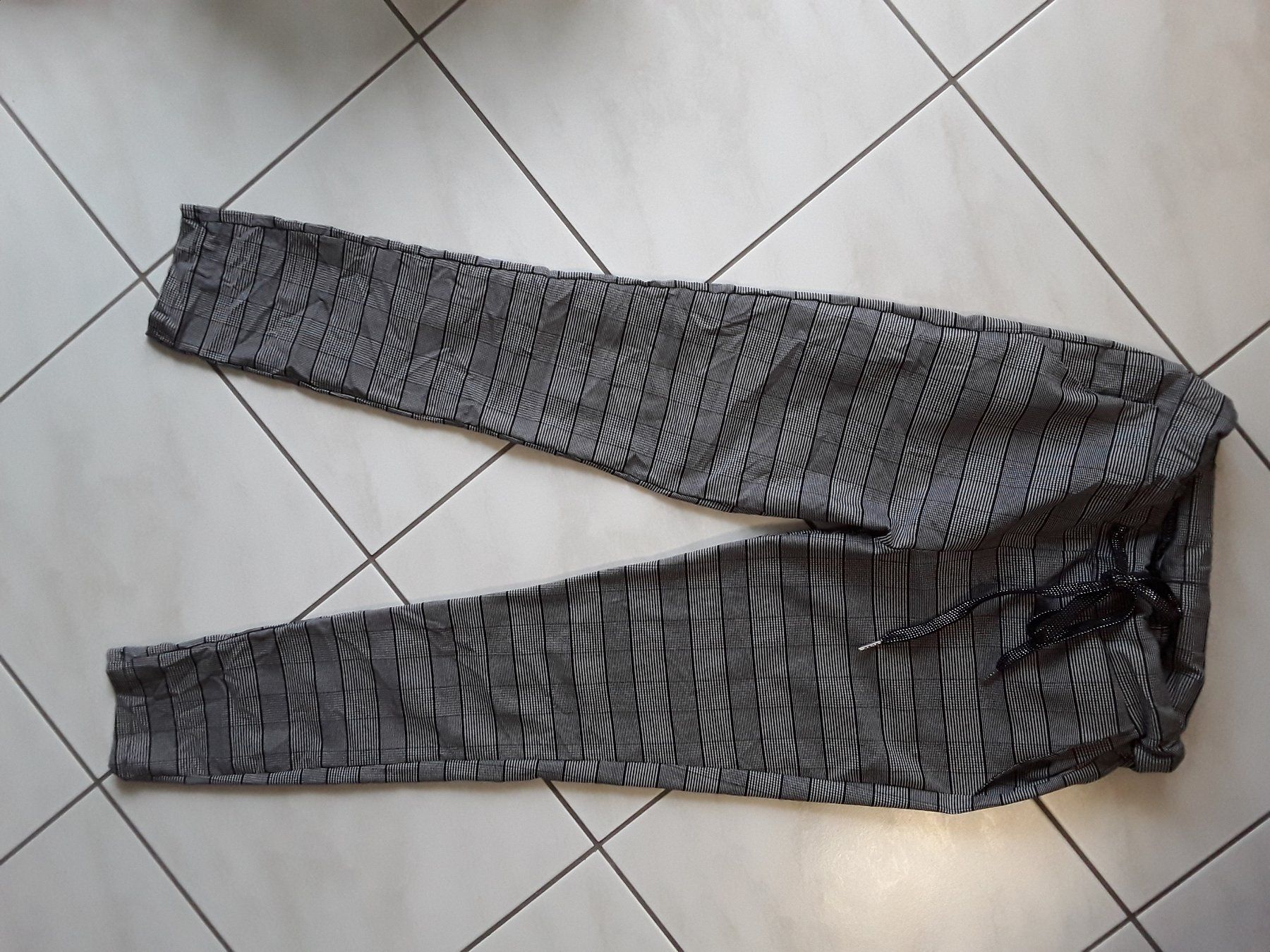 Pantaloni: neuw.Sportliche Freizeithosen Gr.S – Nuovo (secondo la descrizione) da Heimberg venduto da Samprof 3