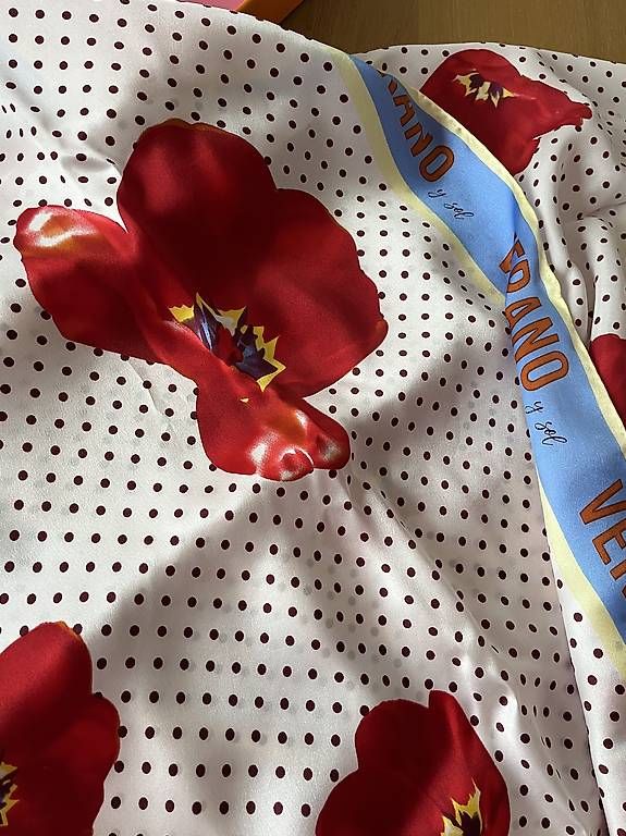 Foulards, Tücher & Schals: Neues Halstuch aus Seide – Neu und originalverpackt aus Roggwil BE von KarotteV 1