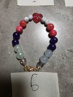 Bracelets à vendre. Livraison possible dans le monde entier.