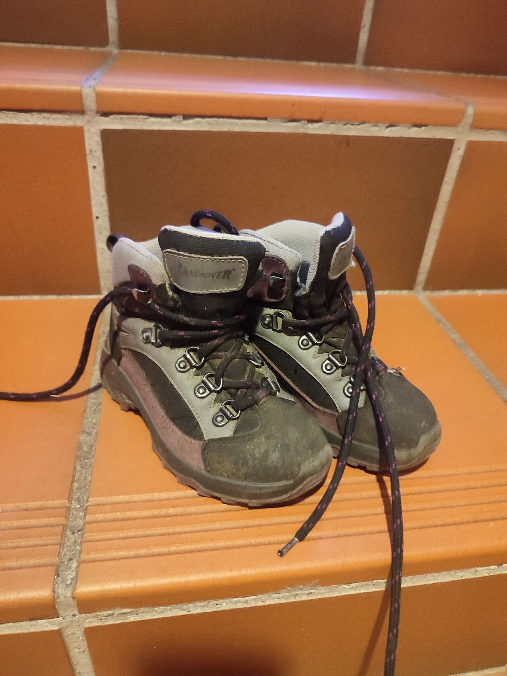 Landrover Scarpe per ragazzi: Wanderschuhe Gr. 27 – Usato da Bäretswil venduto da Gartenzwergin