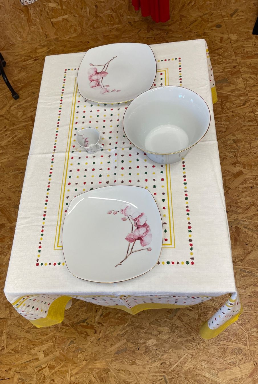 Altra biancheria da tavola: Nappe blanche à motifs – Usato da Lausanne venduto da PlusValue_Lausanne 4