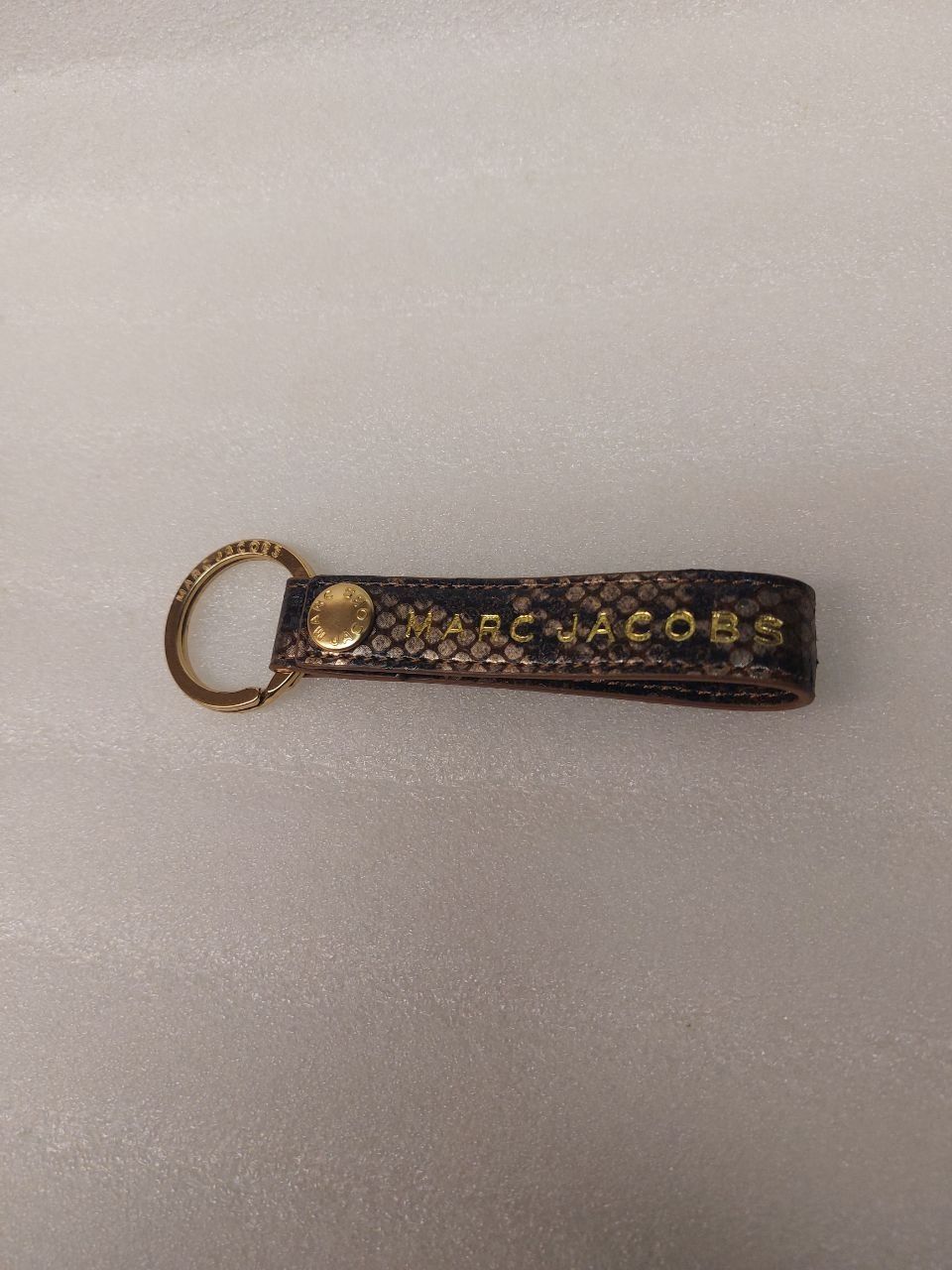 Marc Jacobs Portachiavi: Marc Jacobs snake-print leather key ring – Nuovo (secondo la descrizione) da Pambio Noranco venduto da Pol69