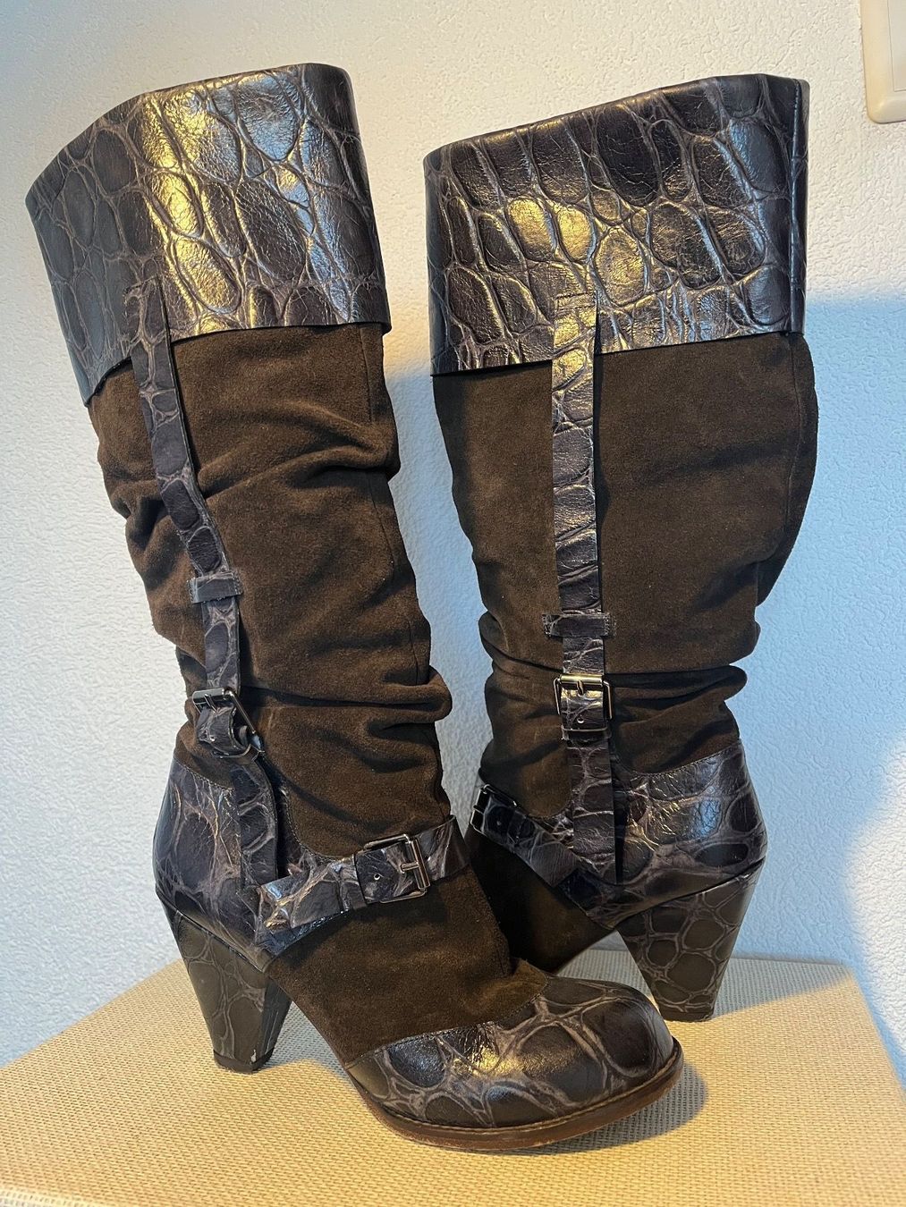 Scarpe da donna: Echte Wildleder Stiefel, Gr. 39, NP 480.-- – Usato da Frauenfeld venduto da Andadaa