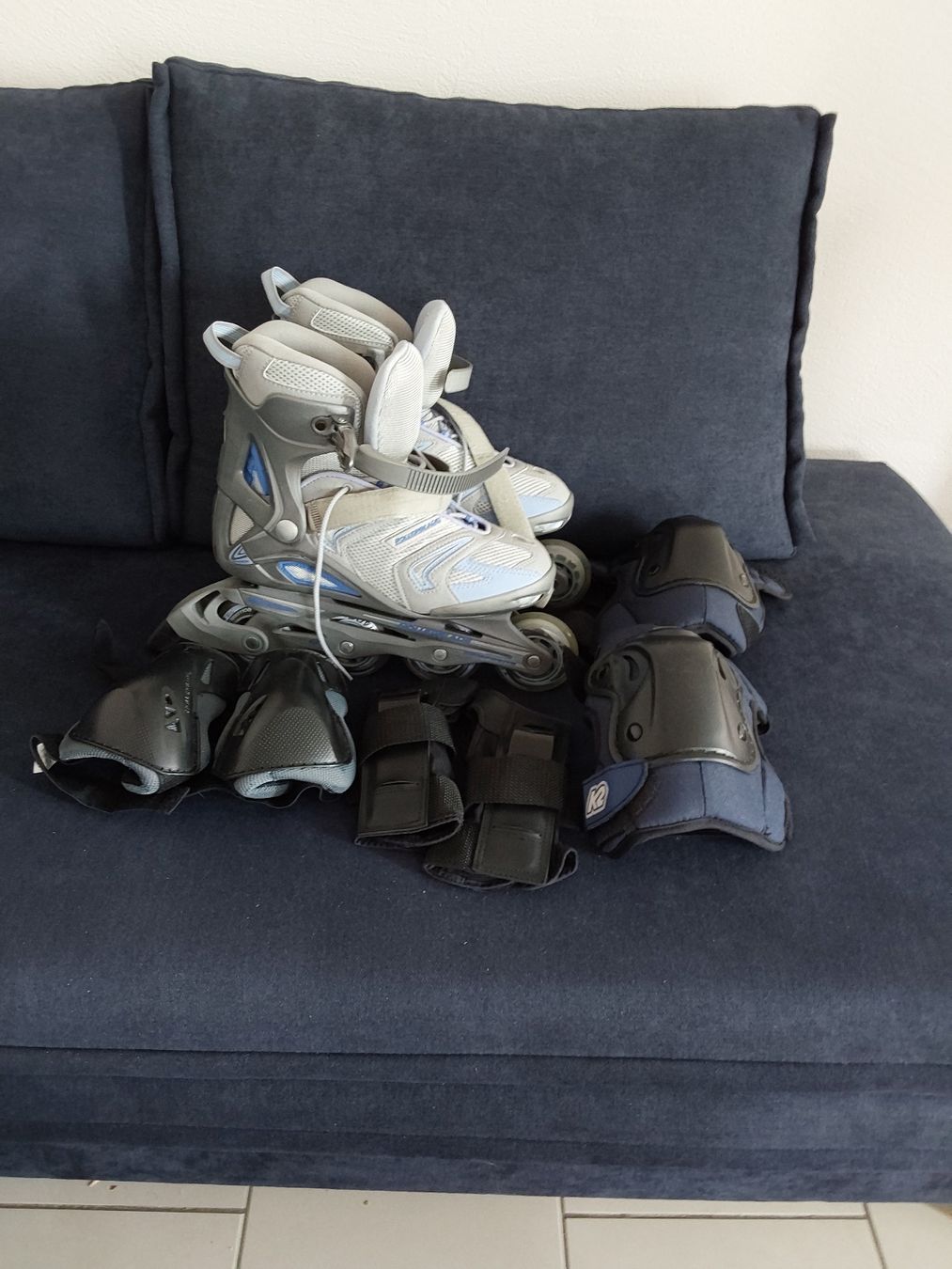 Pattini in linea & Pattini a rotelle: Inlineskates mit Schutzausrüstung Grösse 41 – Usato da Uster venduto da chetere