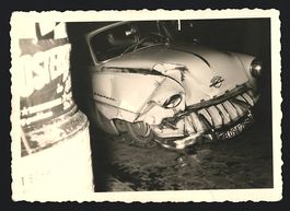 3 Fotografien Auto Opel Olympia, Unfallw