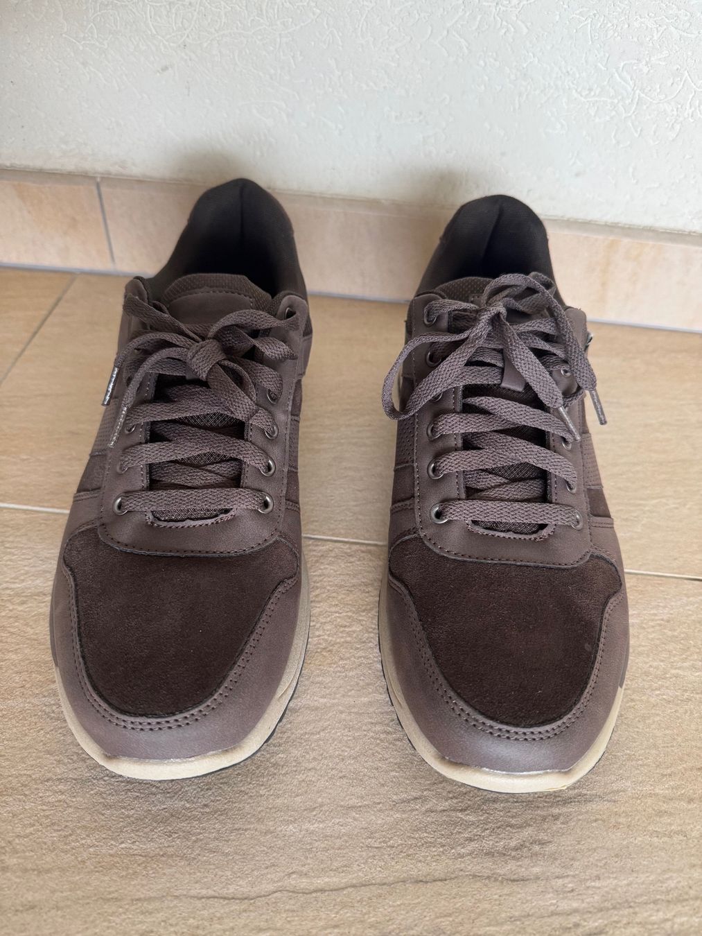 Chaussures hommes: Sneakers waterproof Watson’s, p.44 – Neuf (Voir description) à St-Gingolph par GoldenKeys 1