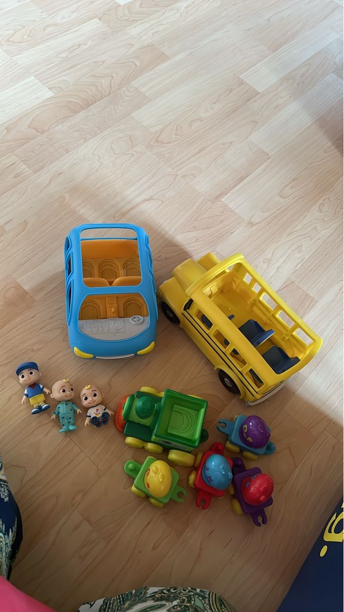 Giocattoli: Cocomelon set Postauto, zug und Auto  – Usato da Herbetswil venduto da rotekatze84