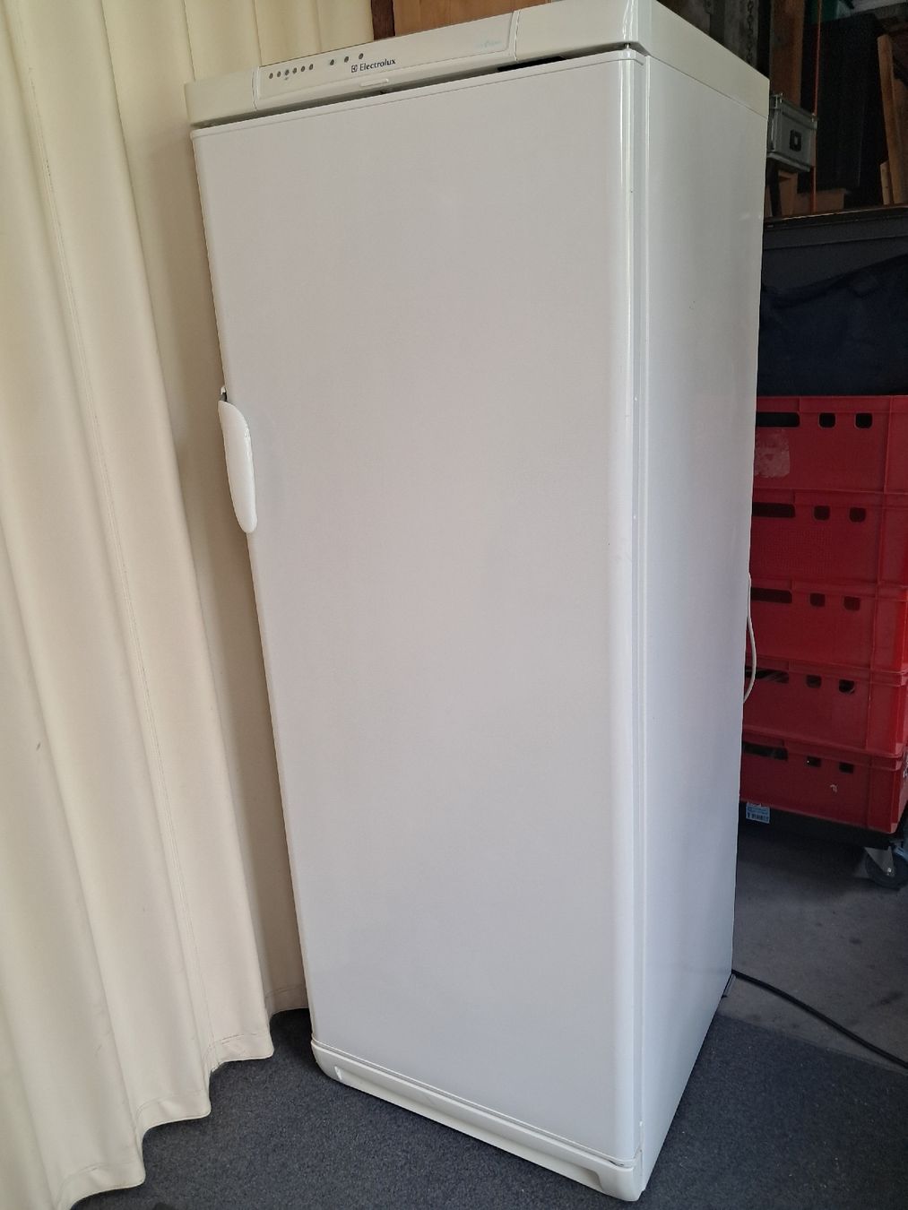 Electrolux Congelatori: Gefrierschrank Electrolux EU7119C mit 6 Schubladen – Usato da Glarus venduto da mikatante