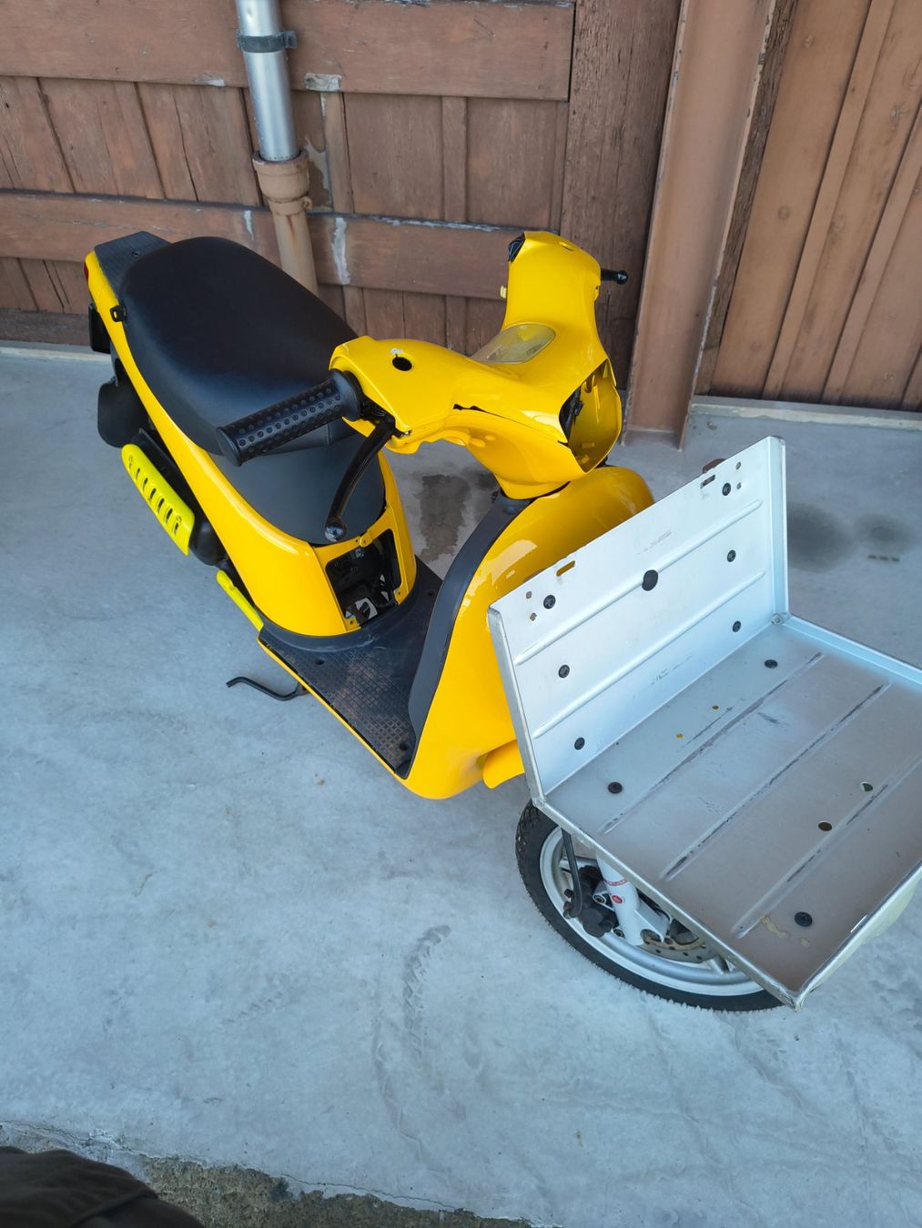 Piaggio Scooter: Piaggio Free Post 50ccm Roller / Scooter mit Frontträger – Difettoso da Laufen venduto da Dreier_Motos_AG 1