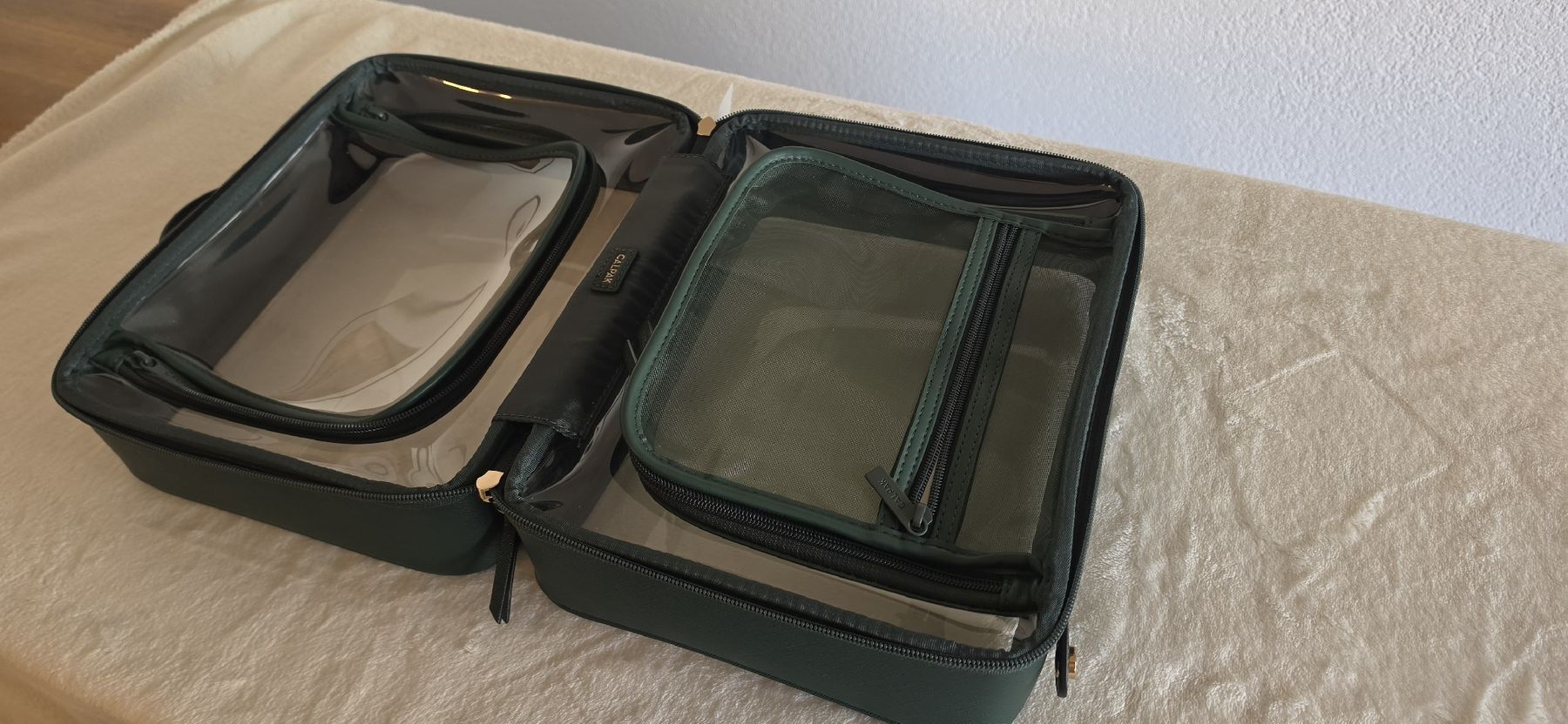 Kosmetikkoffer: CALPAK Clear Cosmetics Case(Large) – Neu (gemäss Beschreibung) aus Nyon von mic_k9d6 2