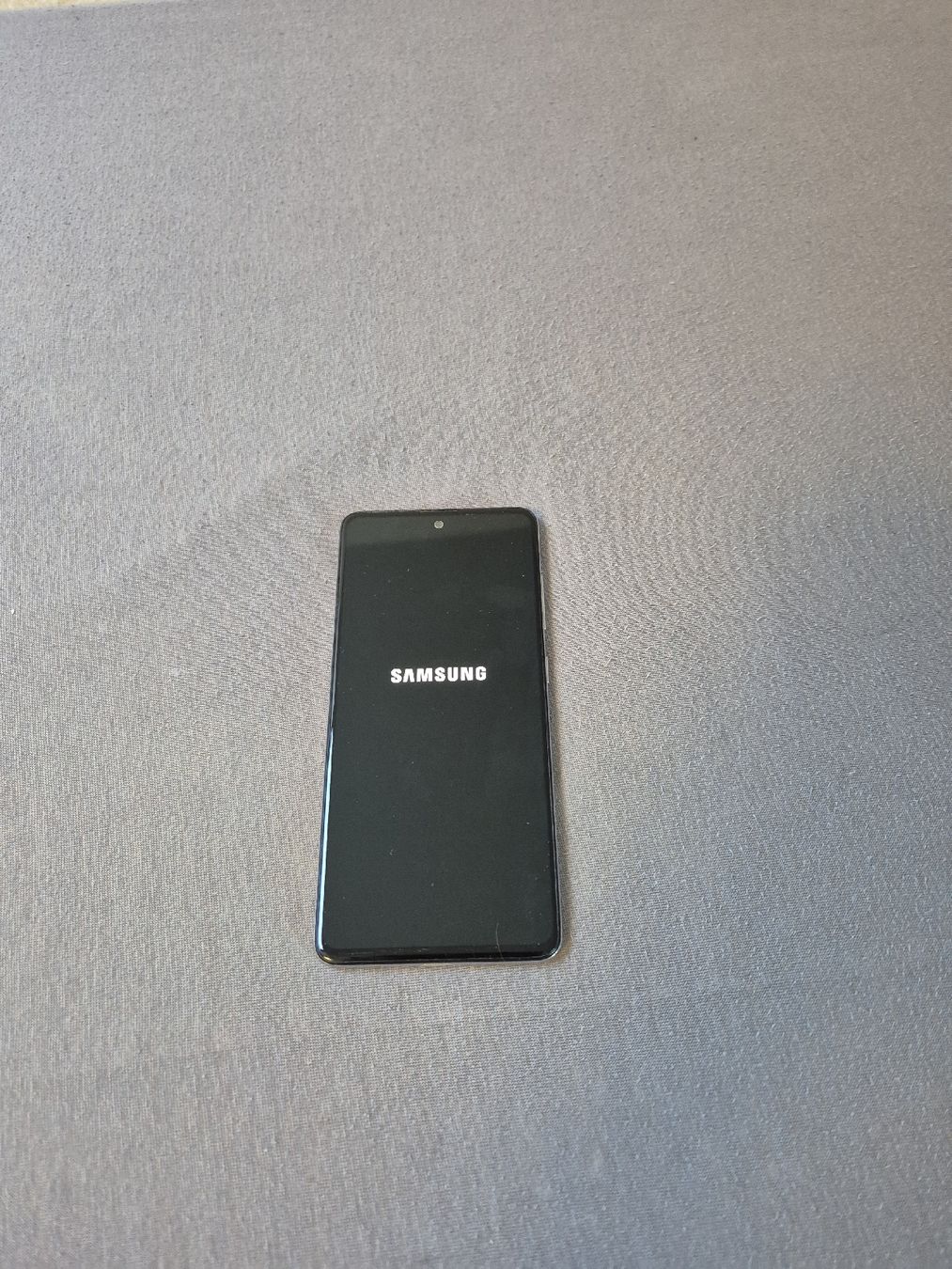 Samsung Handys / Smartphones: Samsung Galaxy A51 Smartphone – Gebraucht aus schwadernau von dom_8n9g 7