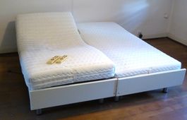 2 schöne ROVIVA PUNTO Lattenroste mit Motor - Bett - OBA