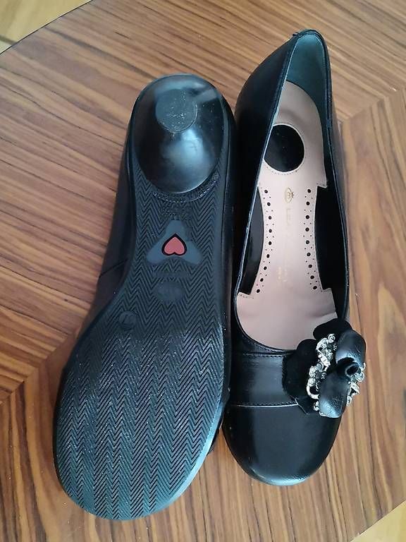 Scarpe da donna: Schwarze Pumps mit Assecoirs, Gr. 37 – Usato da Muri b. Bern venduto da Claudiahuegli 4