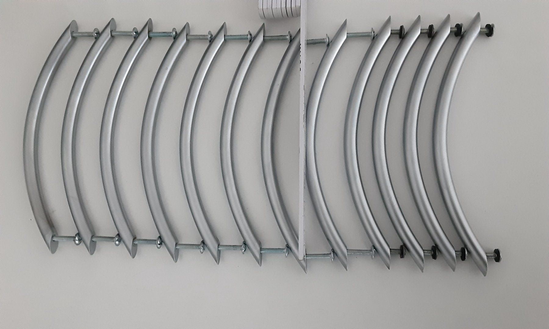 Eisenwaren: 12x Möbelgriffe silber gebogen – Gebraucht aus Stans von Kaelti