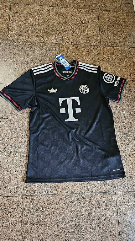 Bayern München Canottiere & Pantaloni: FC Bayern München Trikot – Nuovo (secondo la descrizione) da Schaan venduto da xenon2790