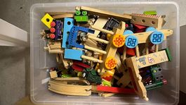 Holzeisenbahn-Set mit Zubehör. Grosse Sammlung