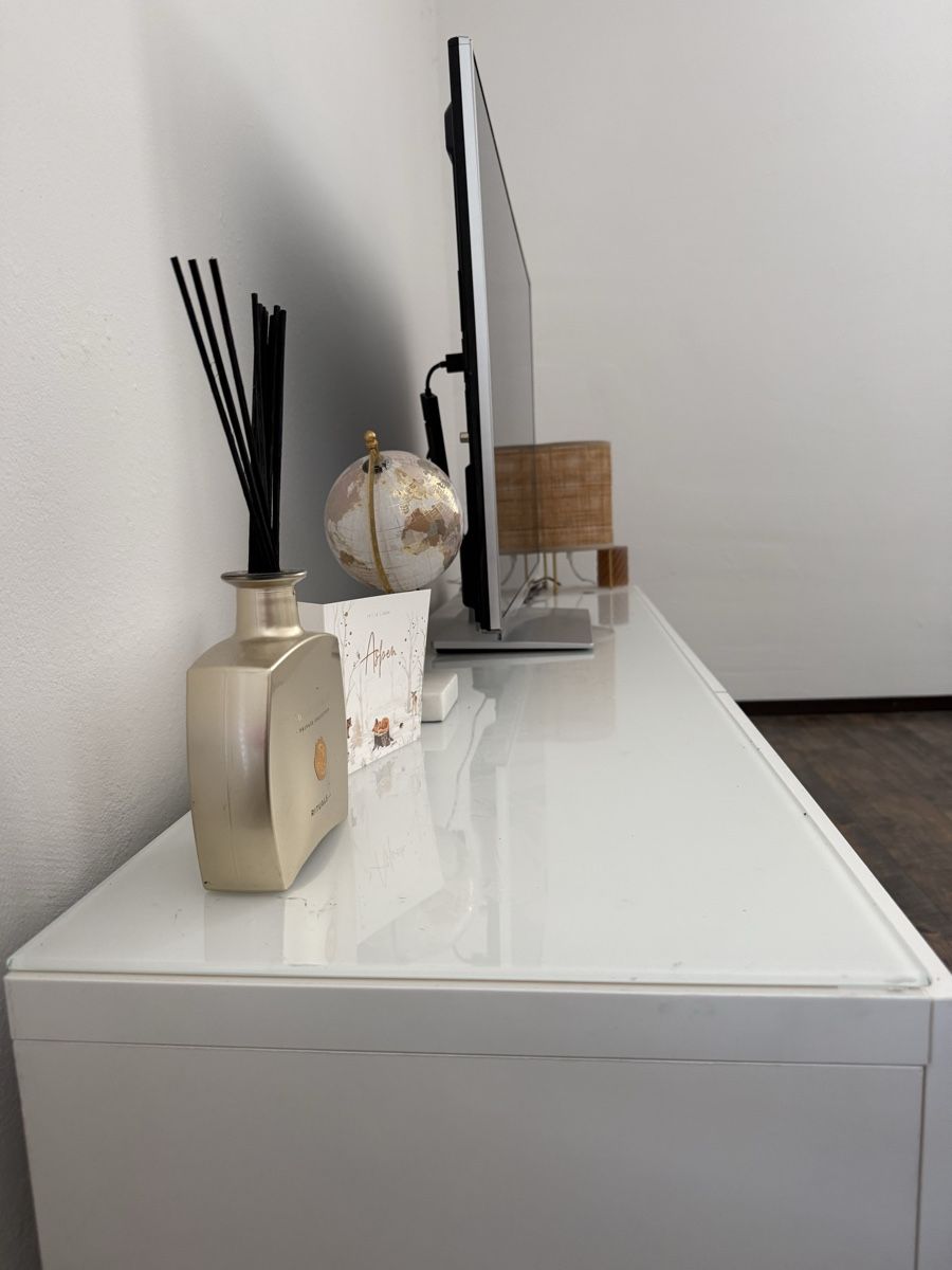 Ikea TV Möbel: TV-Kommode (IKEA Bestå Stil) – Gebraucht aus Bassersdorf von les_fw2p 2
