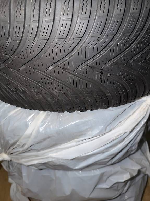 Pneus & Roues: 4 Roues complètes Hiver NEUVES 17" – D'occasion à Genève par ozchuk 4