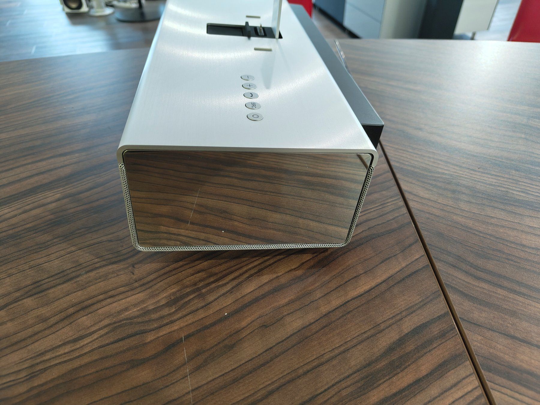 Loewe Lettore multimediale & Streamer: Loewe Soundport Compact Silber – Nuovo (secondo la descrizione) da Appenzell venduto da 1xRichtig 1