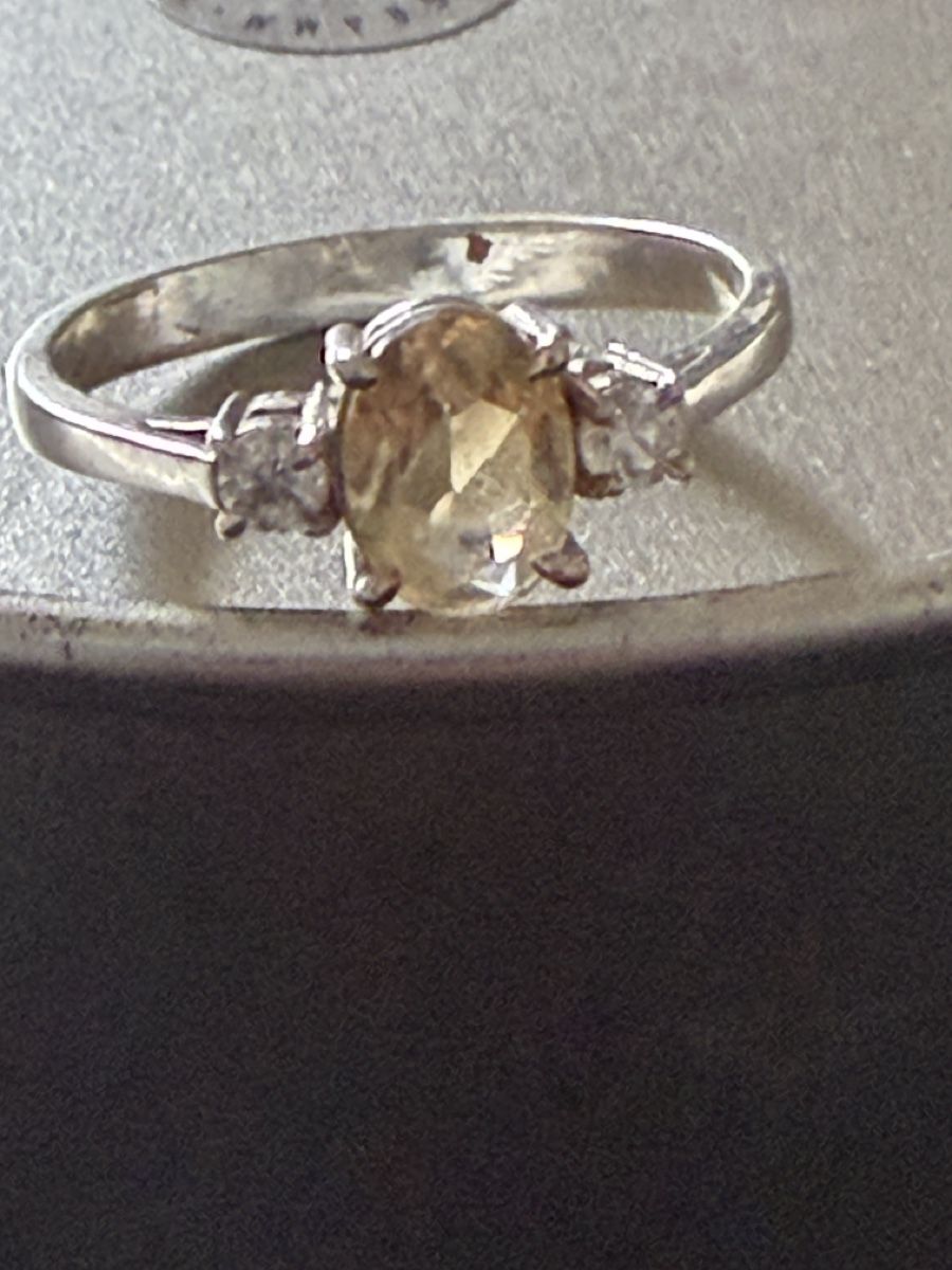 Bagues: Silberfarbiger Ring mit Stein – D'occasion à Widnau par kustercarmen 3