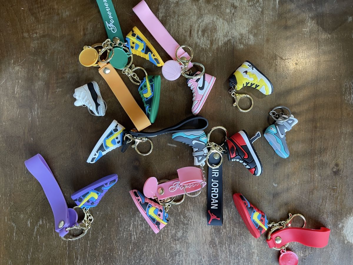 Portachiavi: Porte-clés sneaker Nike dunk collection multicolore neuf – Usato da Genève venduto da Yasasa