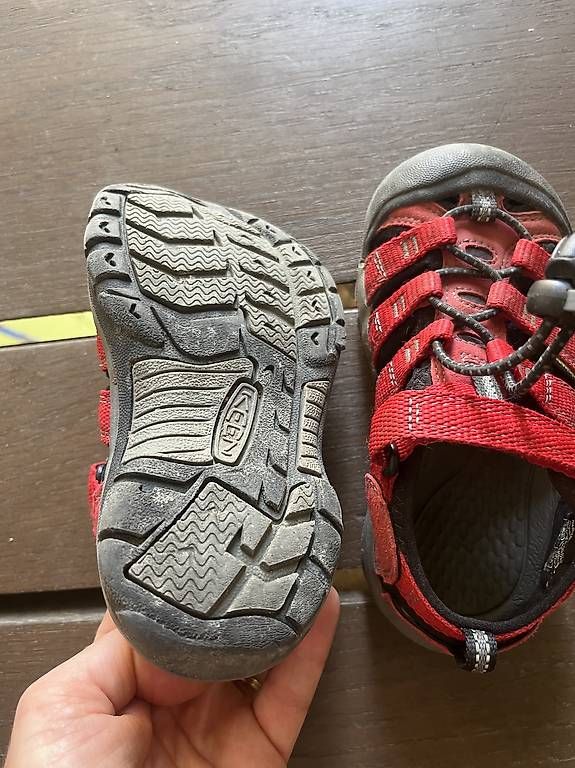 Schuhe für Jungen: Sandales Keen rouge 27/28 – Gebraucht aus Collonge-Bellerive von luc_5tbc 1
