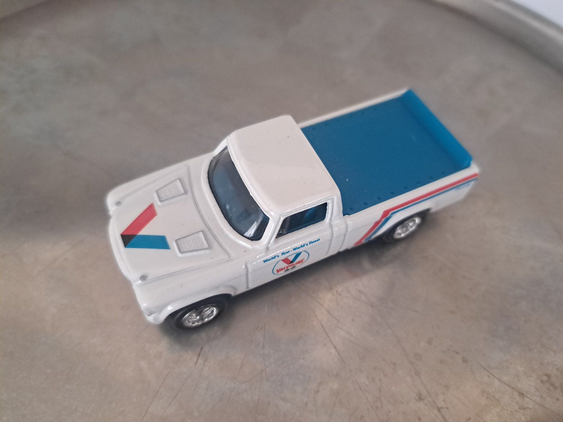 Hot Wheels Modellini d'auto: Hot Wheels Premium Valvoline Studebaker – Nuovo (secondo la descrizione) da Emmenbrücke venduto da bikesandmore75 1