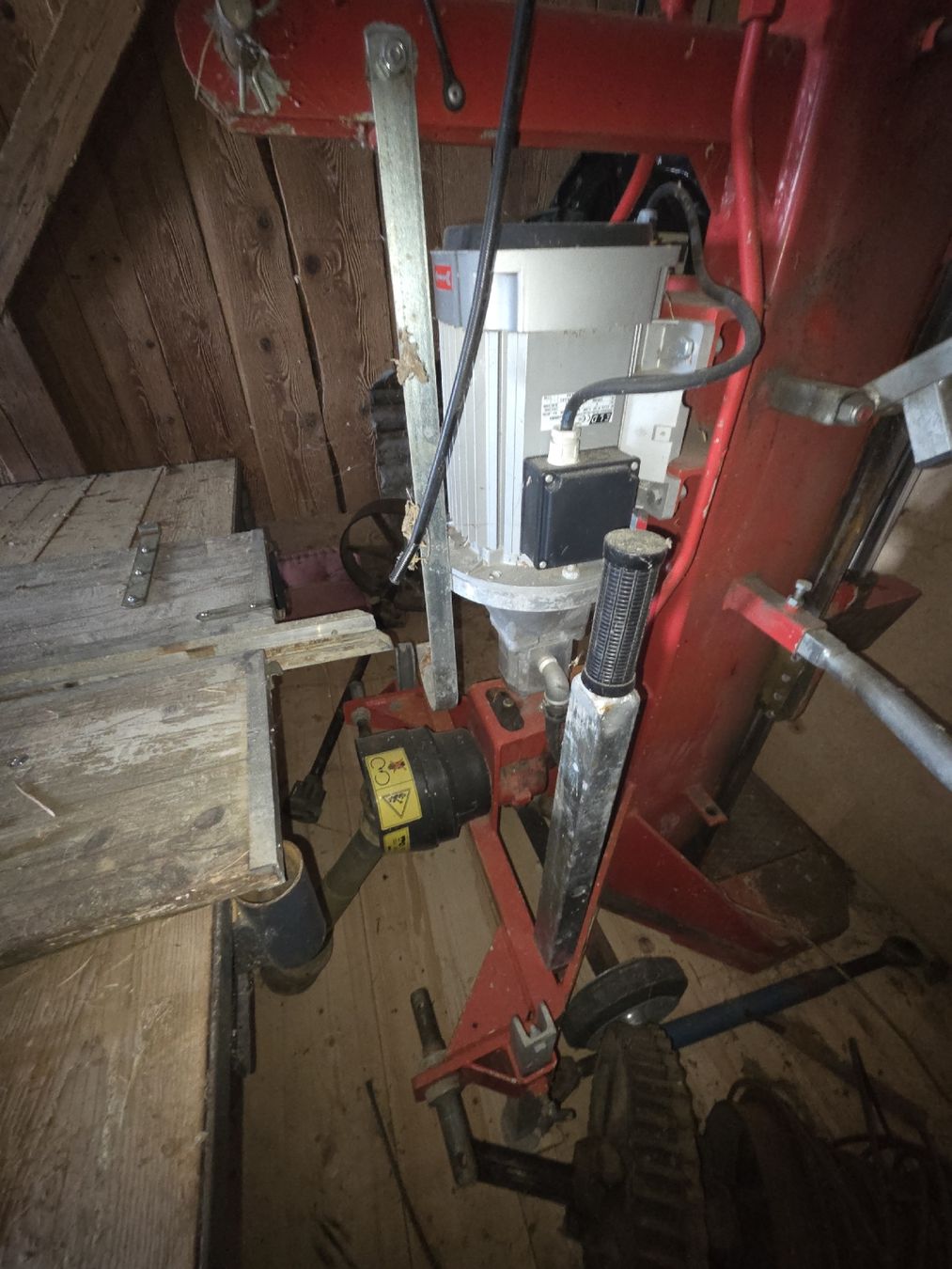 Tutte le macchine: Holzspalter – Usato da Wattenwil venduto da Dk2131 1