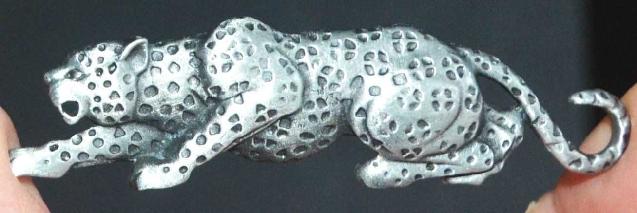 Spille & Fermagli: Brosche K-689 – Leopard silbrig – Nuovo e nell'imballaggio originale da Goldiwil (Thun) venduto da han_v5b7 1