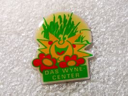 Ansteckpin 61: Das Wyne Center