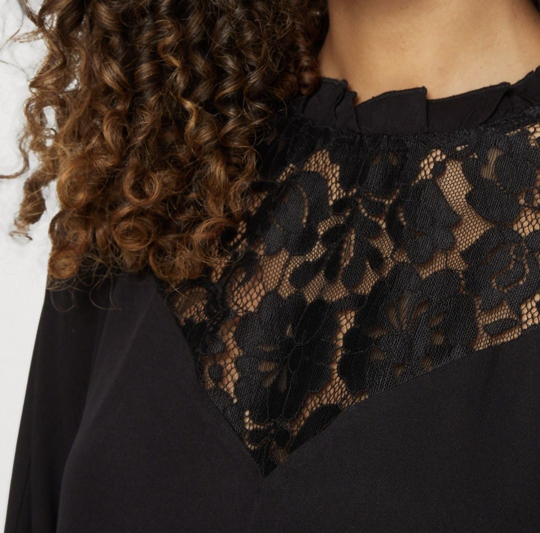 Vila Camicette: schöne schwarze Bluse mit Spitzendetails Gr. 42 VILA – Usato da Goldach venduto da nikkaaa 1