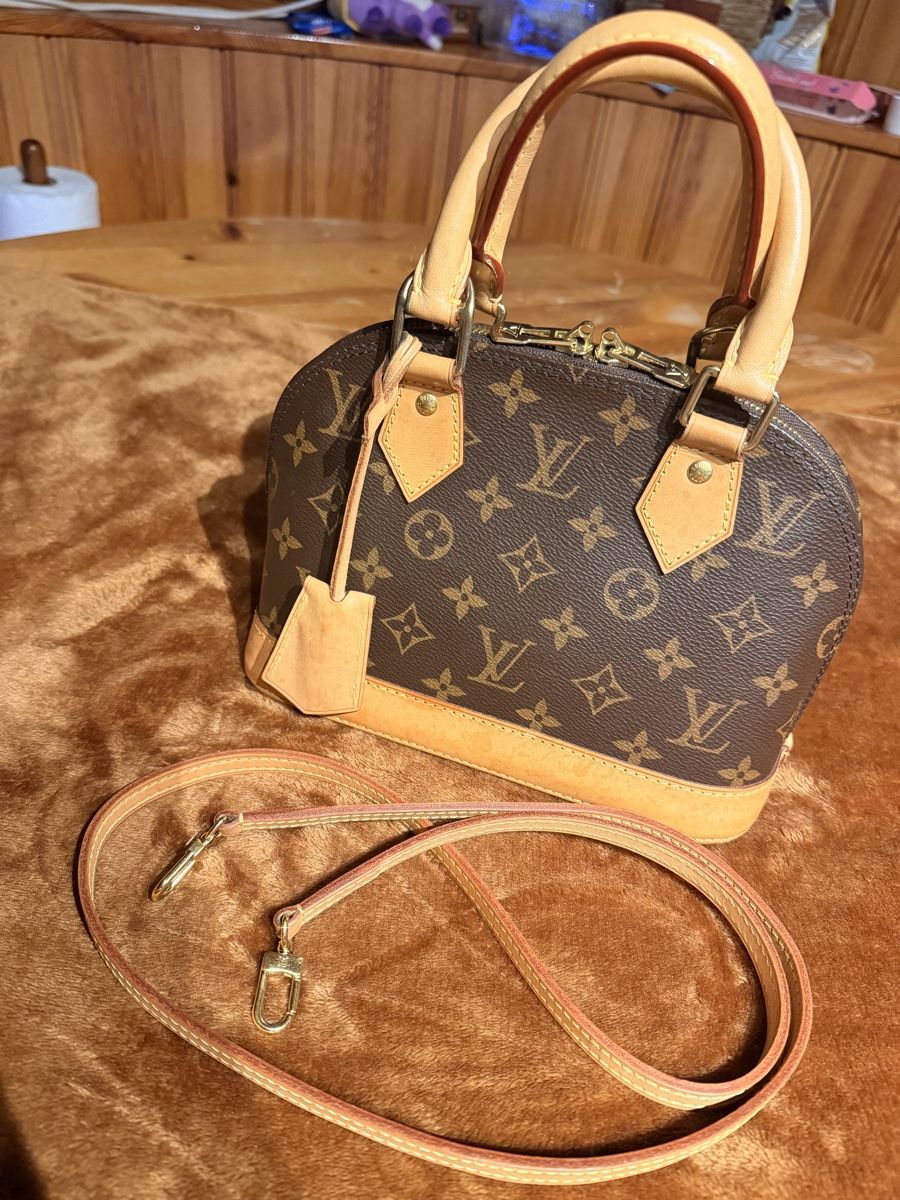 Louis Vuitton Sacs femmes: Louis Vuitton Alma BB Monogram Canvas handbag used – D'occasion à Troistorrents par gen_55p7 1