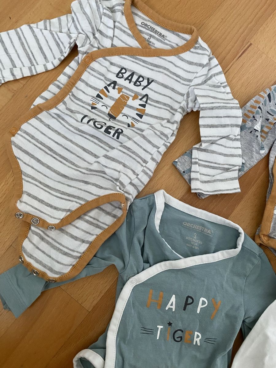 Lotti & Set di vestiti: Lot de 7 bodies - 3 mois  – Nuovo (secondo la descrizione) da Villars-sur-Glâne venduto da mel_6q5w 2