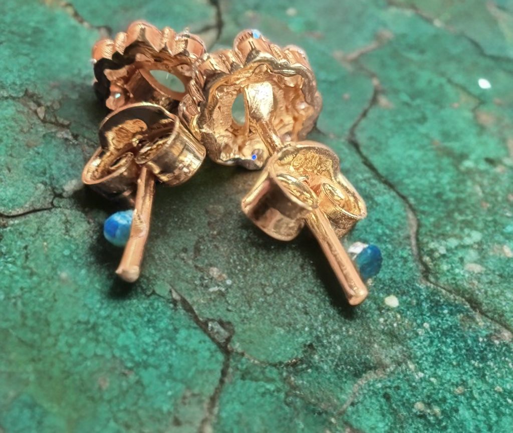 Orecchini pendenti & Orecchini a lobo: Boucles d’oreilles Petite Fleur Émeraude – Nuovo e nell'imballaggio originale da St-Maurice venduto da Sandrinette123 4
