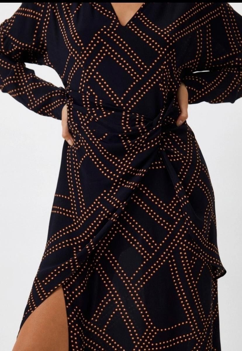 Massimo Dutti Vestiti: Massimmo Dutti midi dress s38 – Usato da Zürich venduto da Curated.Chapters 2