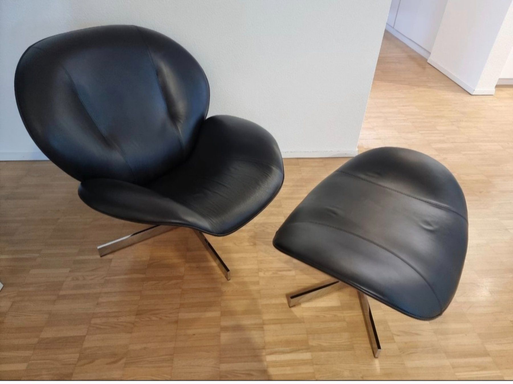 Ligne Roset Poltrone: LIGNE ROSET Sessel mit Hocker – Usato da St. Gallen venduto da CAPYCORP