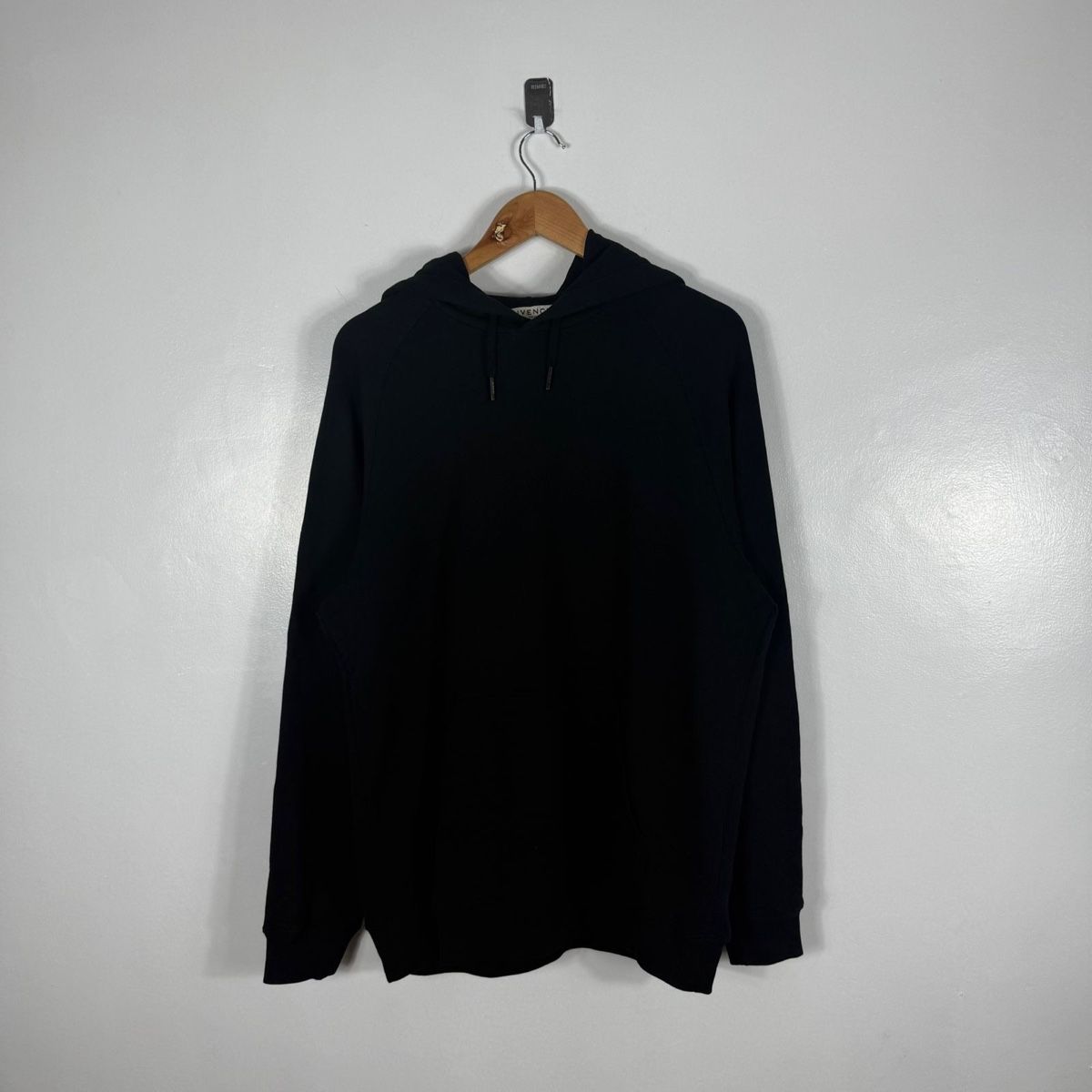 Givenchy Pullover & Sweatshirts: Sweat à Capuche Givenchy Noir Reverse Logo Vertical - L #p35 – Neu (gemäss Beschreibung) aus Hauterive NE von Leo_o 3