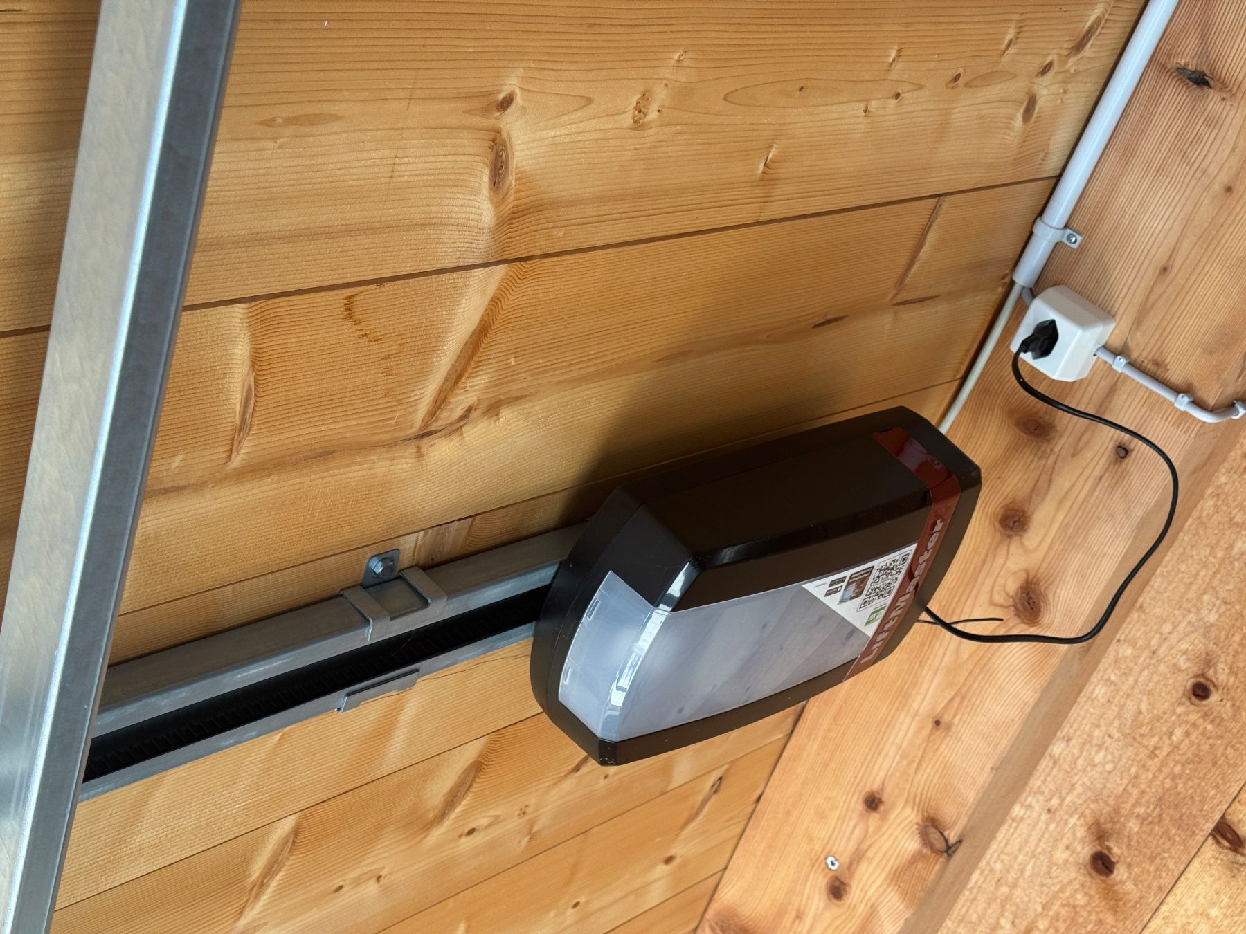 Türen: Rolltor elektrisch mit integrierter Türe und Fensterfront – Gebraucht aus Chur von Kalafi 6