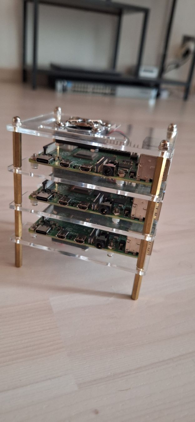 Raspberry Pi PCs: 3 x Raspberry Pi 4 mit Tower Gehaeuse und Lueft – Gebraucht aus Volketswil von adream_ 2