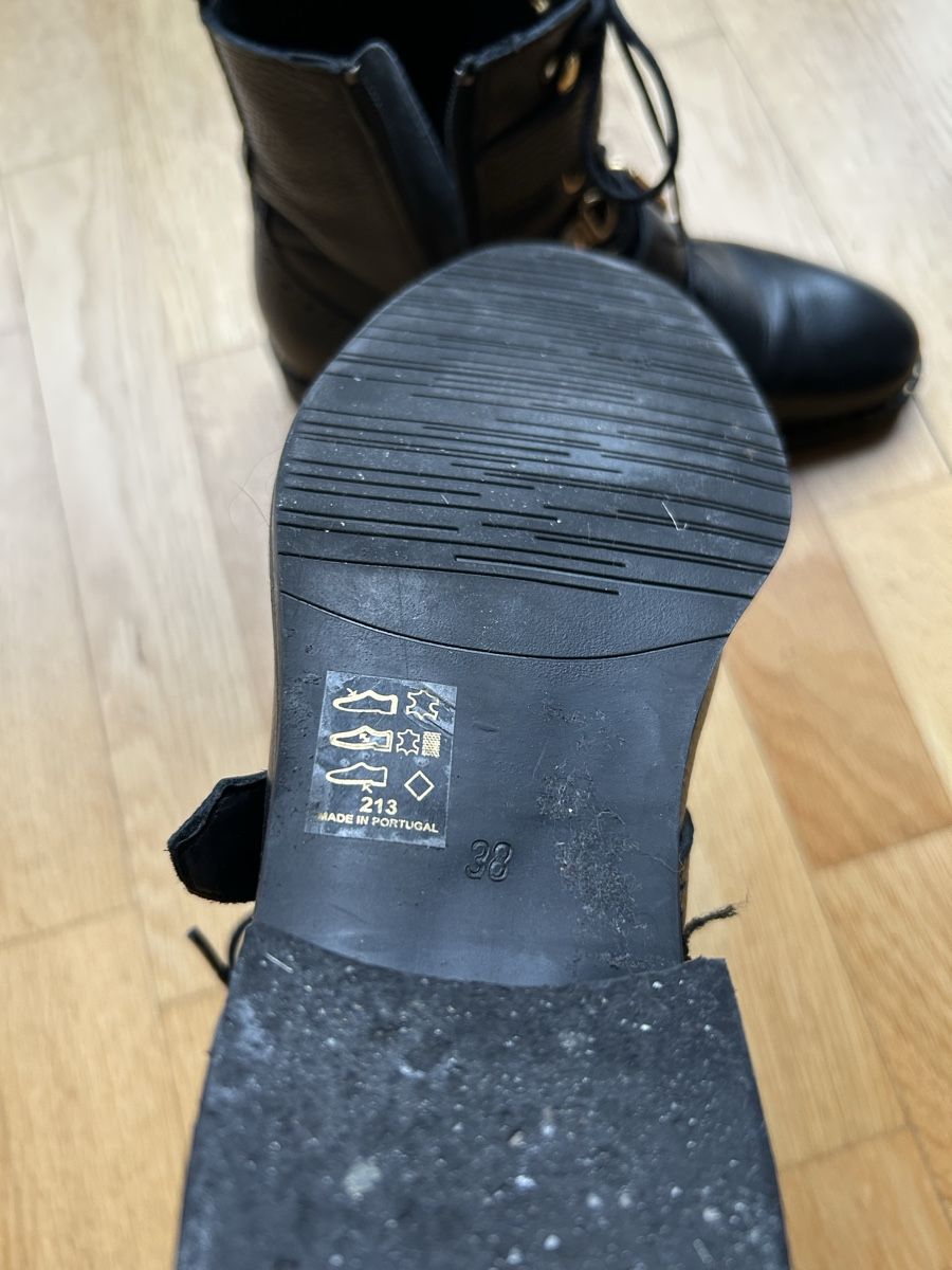 Scarpe da donna: Lederstiefeletten mit Schnallen, Grösse 38, Schwarz – Usato da Basel venduto da MyAn 3