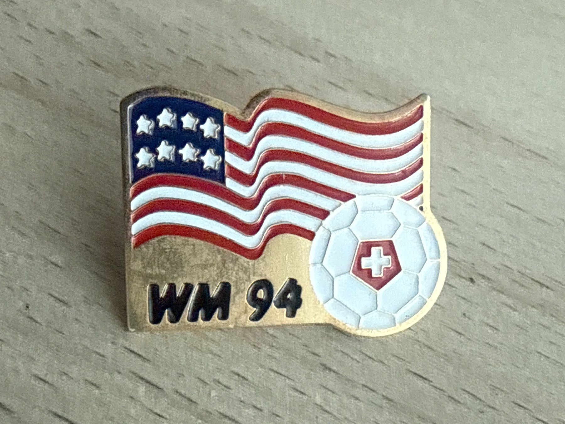 Placchette & Badge: Pin WM 94 USA – Usato da Glattbrugg venduto da Schweigmatt