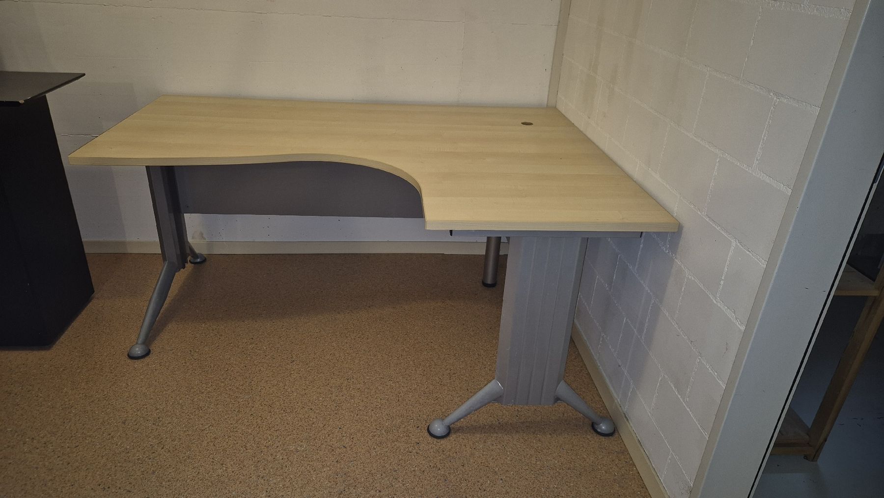 Bureaux: Schreibtisch L-Form – D'occasion à Watt par sarahZH1995 1