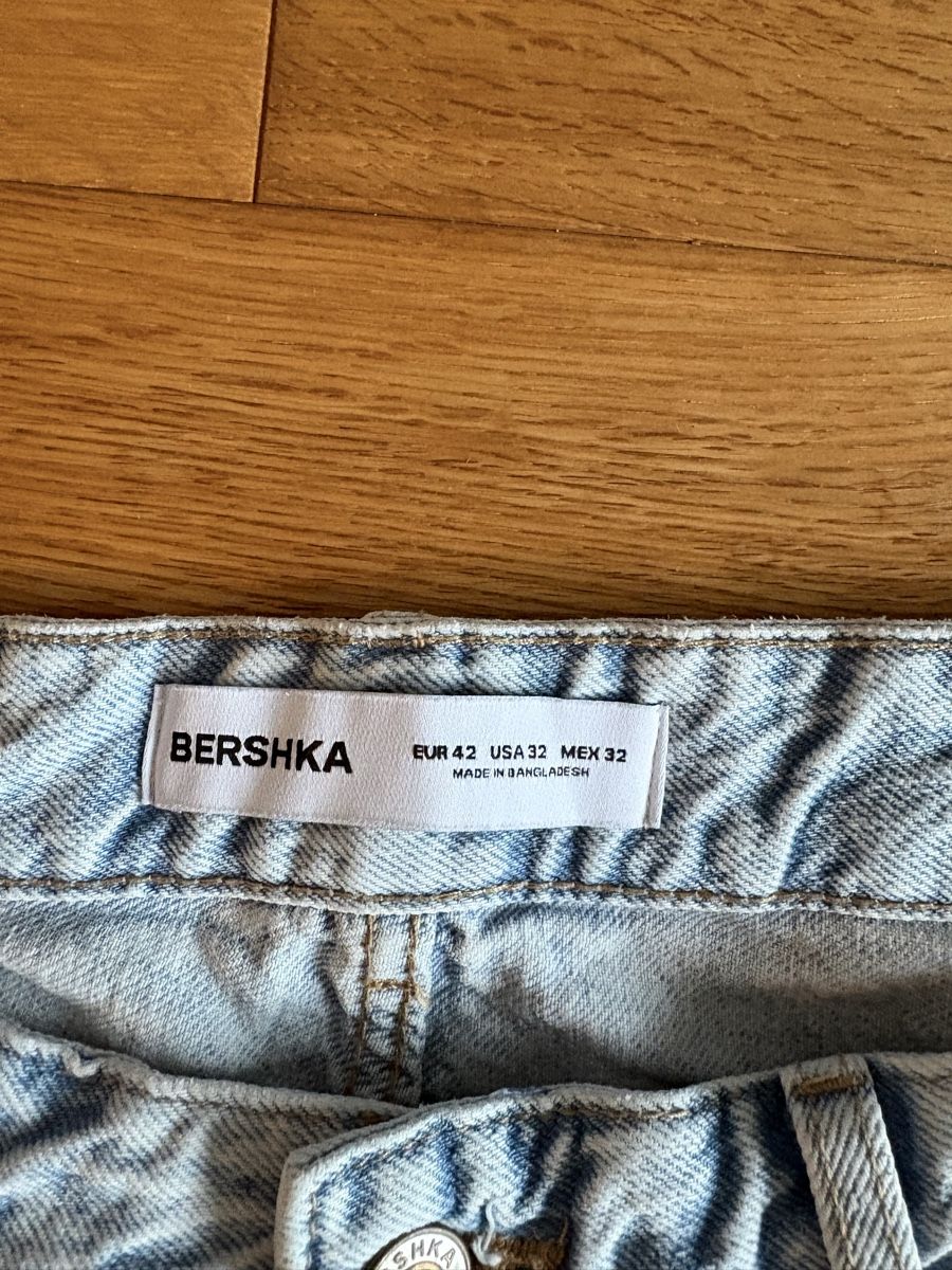 Bershka Jeans: Bershka Jeans, Gr. 42 – Usato da Nussbaumen AG venduto da Ju_ri 1