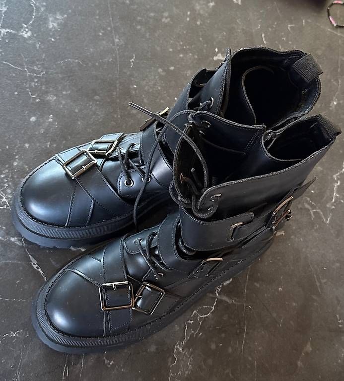 Chaussures femmes: Boots Damen biker 40 – D'occasion à Buchberg par the_w8gy 1