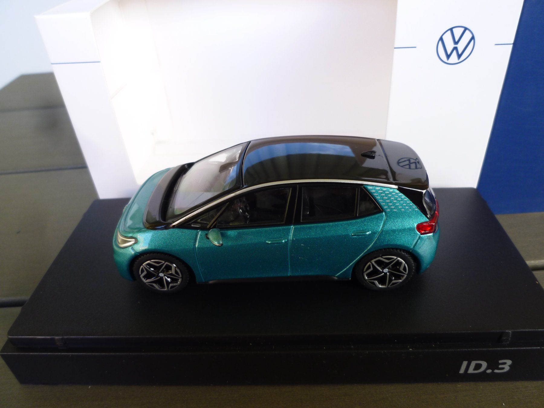Volkswagen Modellini d'auto: VW ID.3 – Nuovo e nell'imballaggio originale da Flawil venduto da Imperiosud 4