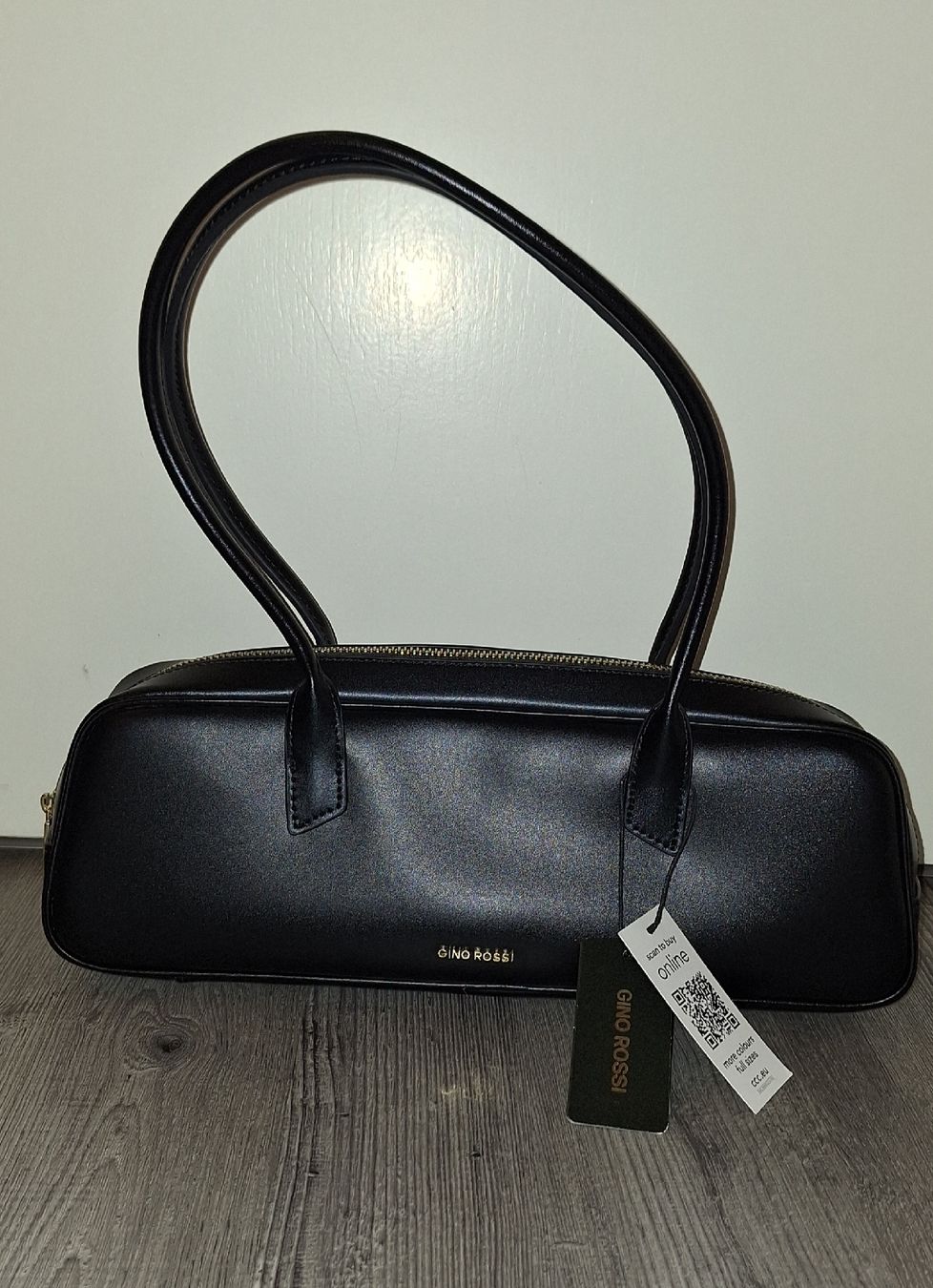Taschen für Damen: Echtleder Schultertasche – Neu und originalverpackt aus Wilen b. Wollerau von kat_35