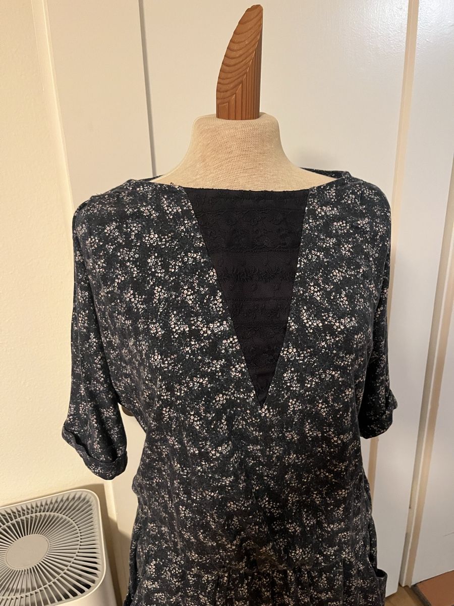 Esprit Kleider: Elegantes Kleid mit Blumenmuster, Grösse S von Esprit – Gebraucht aus Zürich von Brobin 1