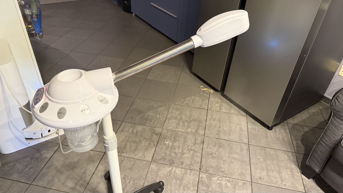 Cura del viso: Professionelle Gesichts-Dampfer mit Stativ & Lampe! – Usato da Gipf-Oberfrick venduto da Rogero_1965 5