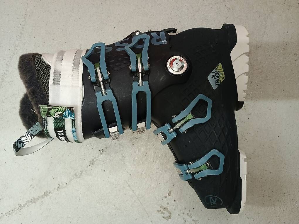 Rossignol Scarpe da donna: Rossignol Skischuhe grosse 24.5 – Usato da Birmensdorf venduto da dmkeller